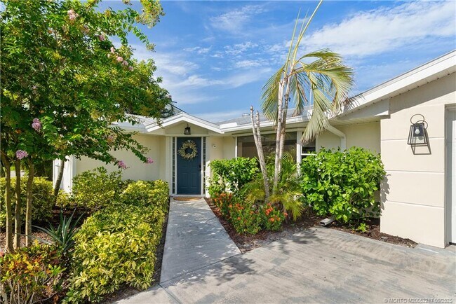Foto del edificio - 1229 SW Dyer Point Rd