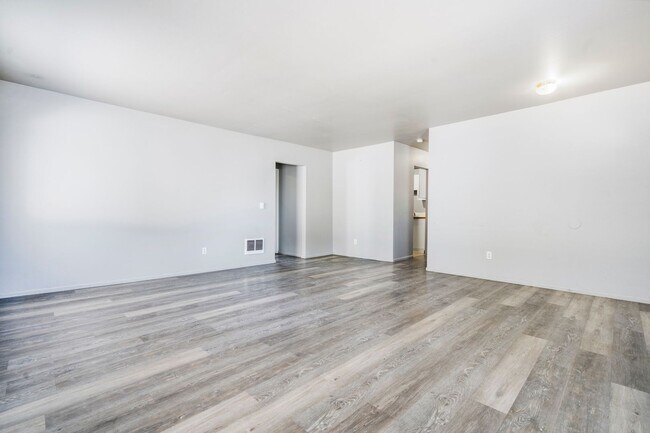 Foto del edificio - 6815 S Warner St