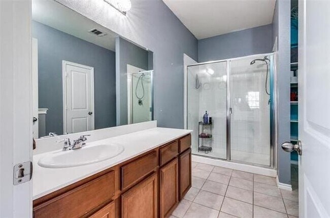 Foto del edificio - 3330 Emerson Rd