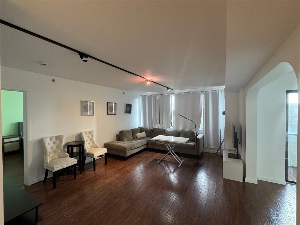 Foto principal - 250 Hammond Pond Pkwy