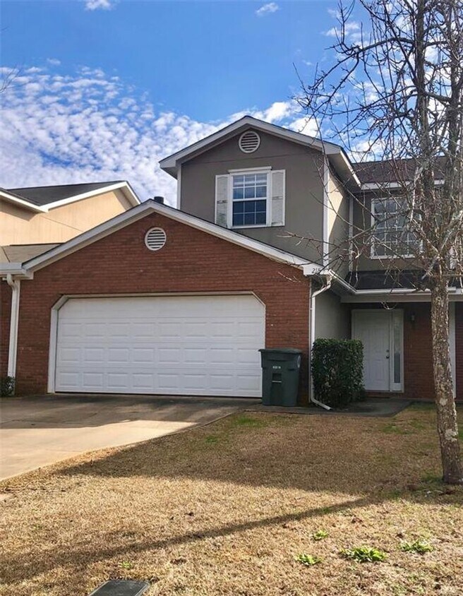 Foto principal - 218 Foxchase Ln