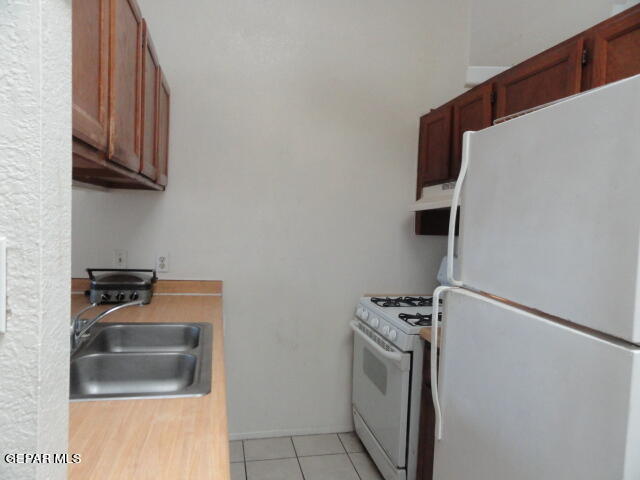 Building Photo - 606 White Cliffs Dr