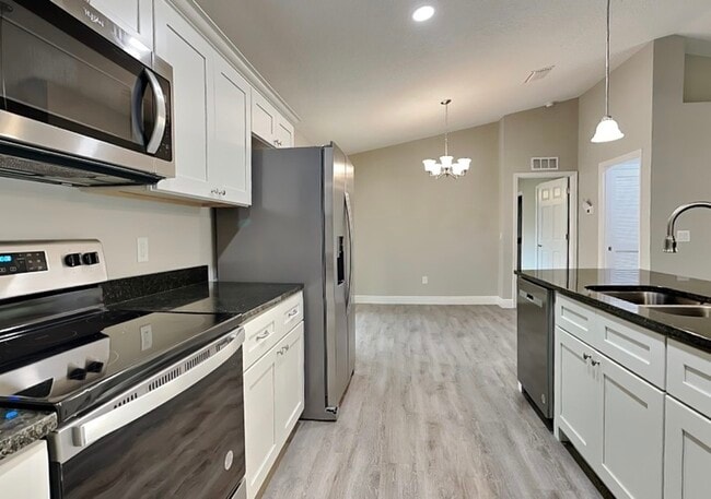 Building Photo - 916 W Cadima Pl