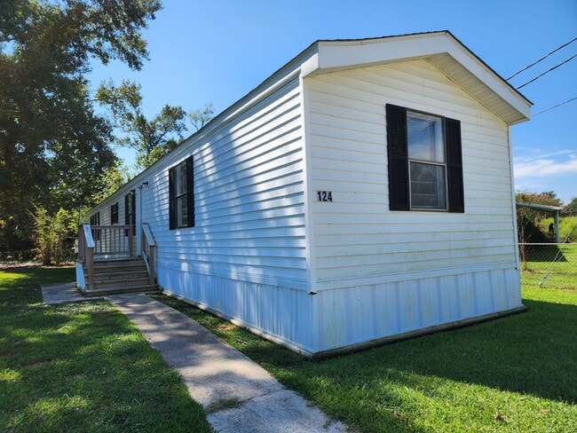 Building Photo - Coming Soon!!! 124 Littleton-Midway Park