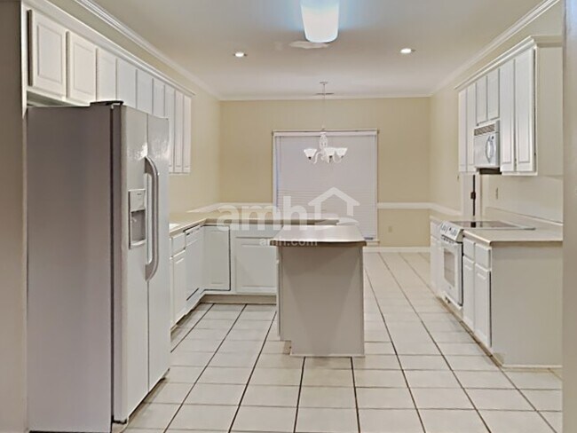 Building Photo - 1625 Wayside Cove