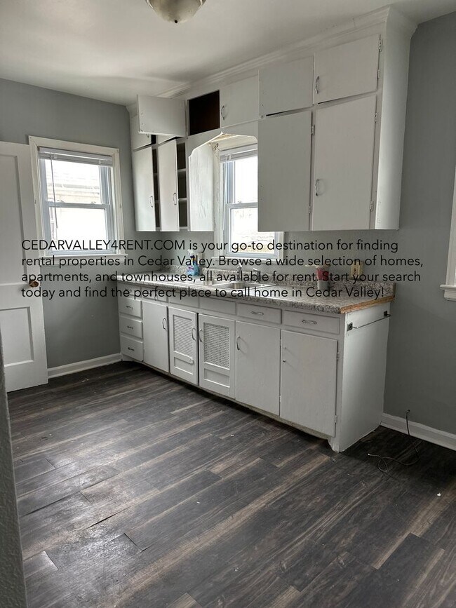 Building Photo - 646 Kern St