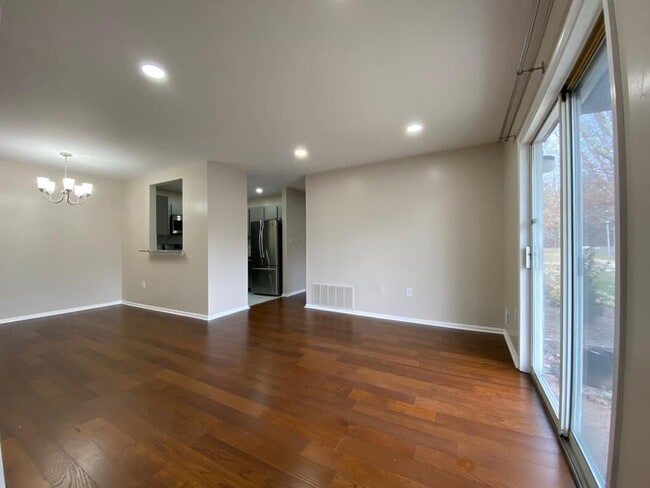 Building Photo - 94 Quince Ct