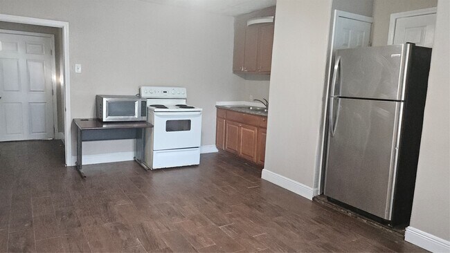 Foto del edificio - 5631 Belarbor St