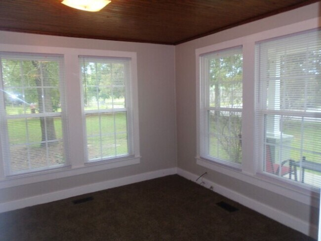 Foto del edificio - Plenty of Space in Hope Mills! $1050/month!