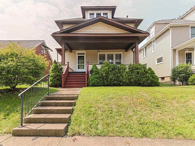 Building Photo - 611 Stanley Ave