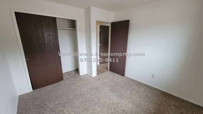 Building Photo - 842 E Cedar Ct