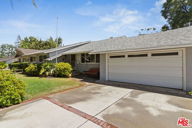 Building Photo - 22316 Cantara St