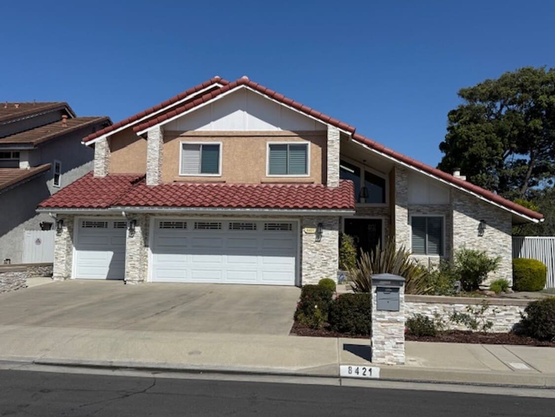 Foto principal - Fully Furnished 5 bedroom home