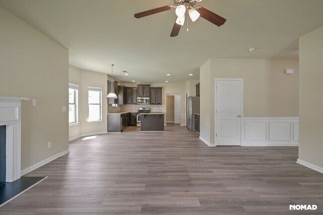 Building Photo - 813 Golden Isles Dr