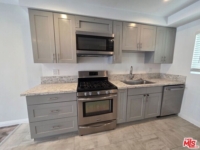 Foto del edificio - 755 W 30th St