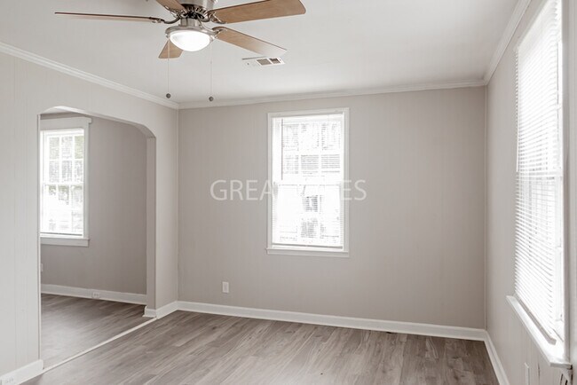 Foto del edificio - NOW OFFERING $250 OFF FIRST FULL MONTH IF ...