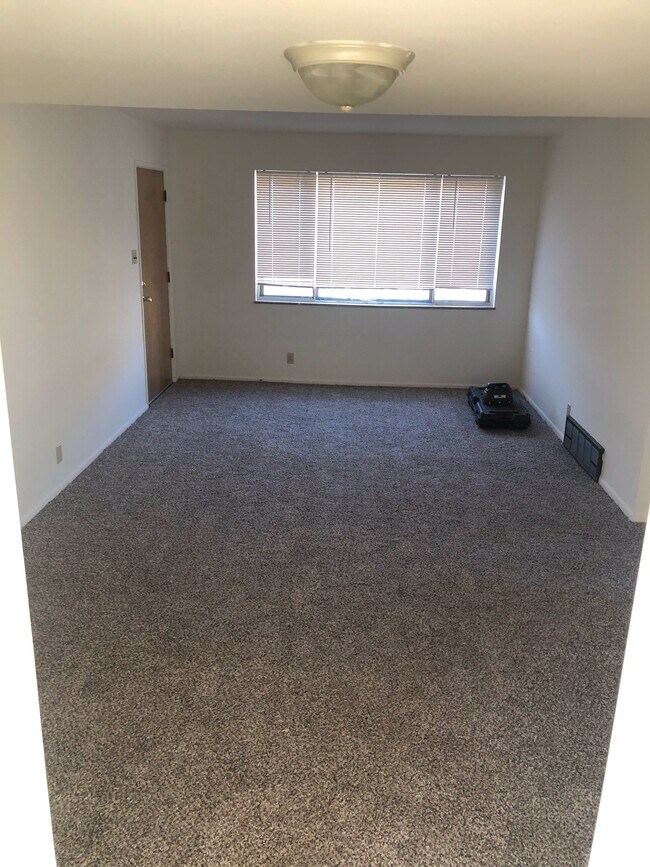 Building Photo - 8535 Titchfield Ct