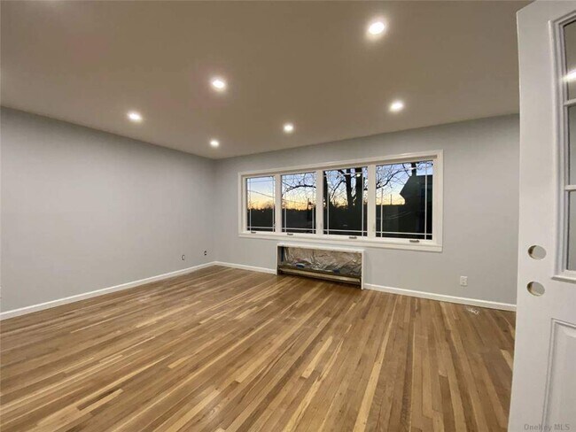 Building Photo - 391 Cochran Pl