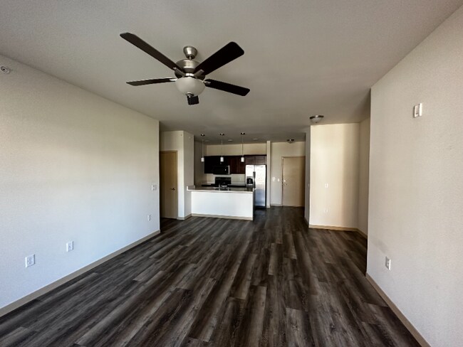 Foto del edificio - 3036 Triumph Dr