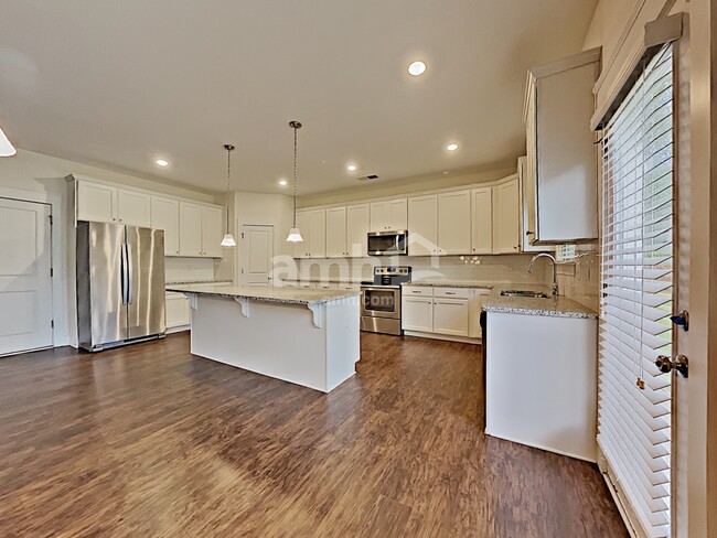 Building Photo - 1084 Adams Haven Bend