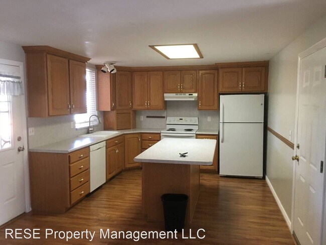 Building Photo - 6 br, 4 bath House - 2131 E Lambourne Ave.