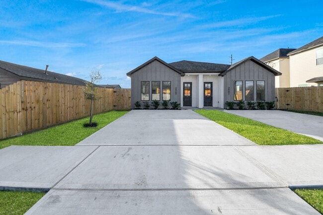 Building Photo - 3909 Maggie St