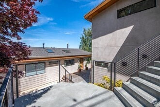 Building Photo - 213 California Ave