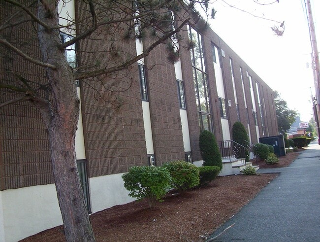 Building Photo - 550 Walnut Street