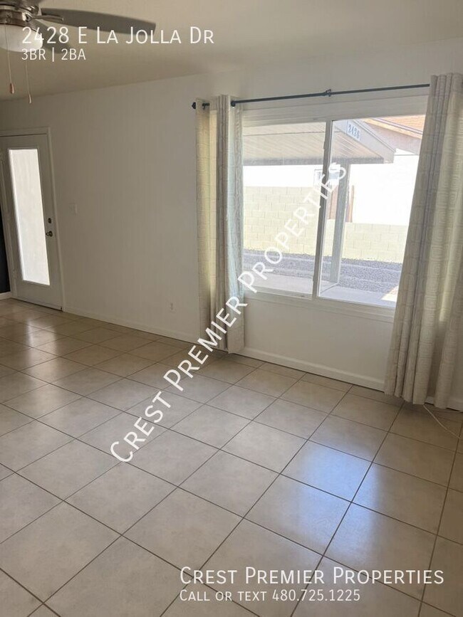 Foto del edificio - 2428 E La Jolla Dr