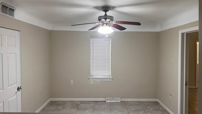 Building Photo - 25323 Orchard Lake Rd