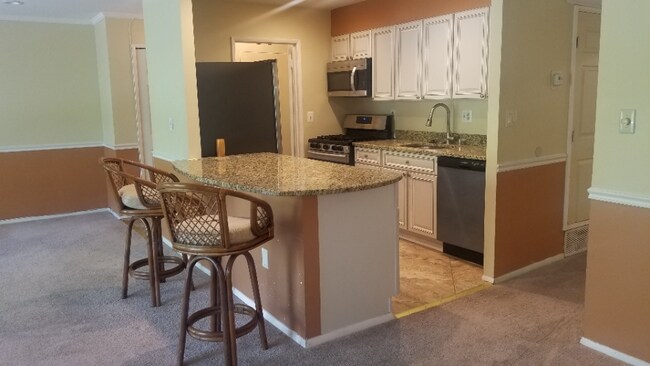 Foto del edificio - "Charming 2-Bed Condo Retreat in Oxon Hill...