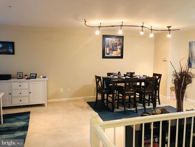 Building Photo - 12952 Pinnacle Dr