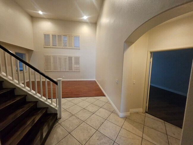 Foto del edificio - Spacious South Corona Home!