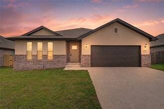 Building Photo - 2040 Periwinkle Pl