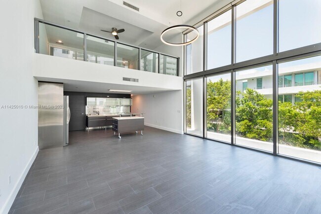 Building Photo - 6000 Collins Ave