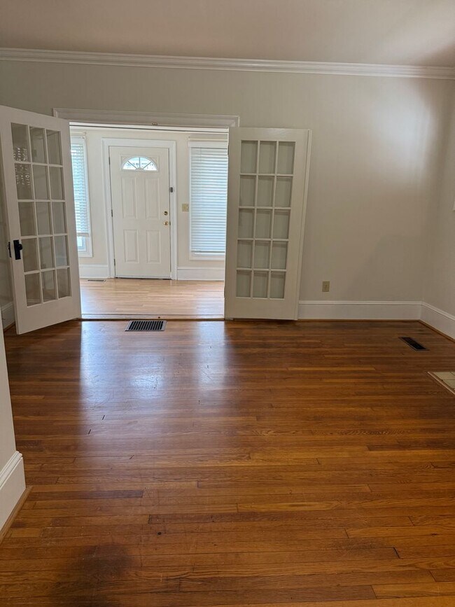 Foto del edificio - Spacious 1 Bedroom Duplex Convenient to Do...