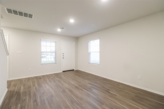 Foto del edificio - 2420 Bull Trout Dr