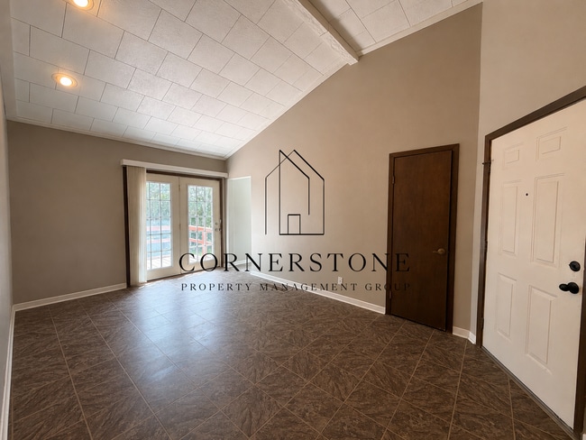 Building Photo - 2540 S Edgewood Dr