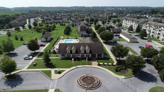 Clubhouse - Newport Commons Apartments