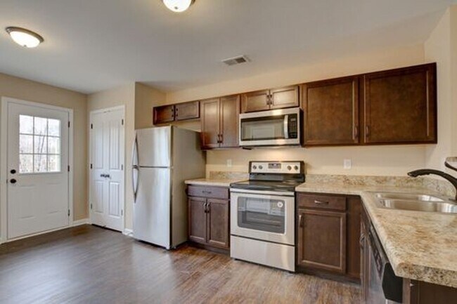 Foto del edificio - 250 Fairview Ln