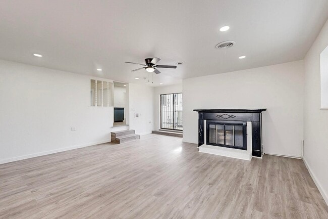 Foto del edificio - 4109 Fortune Ln