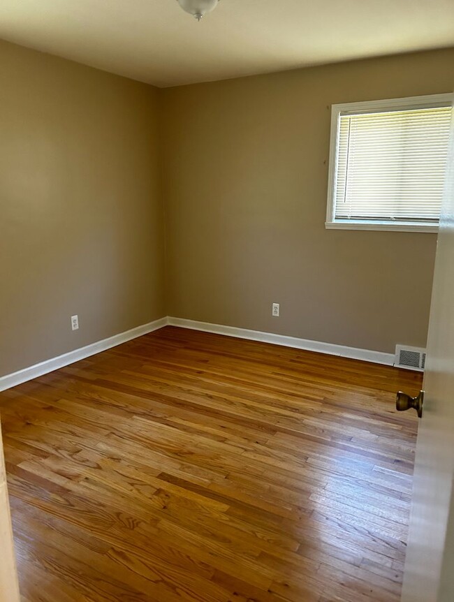 Building Photo - 19427 NORBORNE, REDFORD - AVAILABLE FOR LEASE