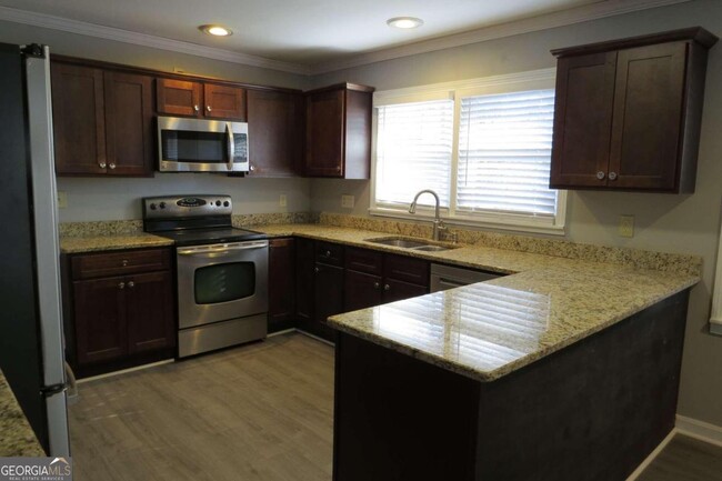 Building Photo - 2033 Univeter Rd