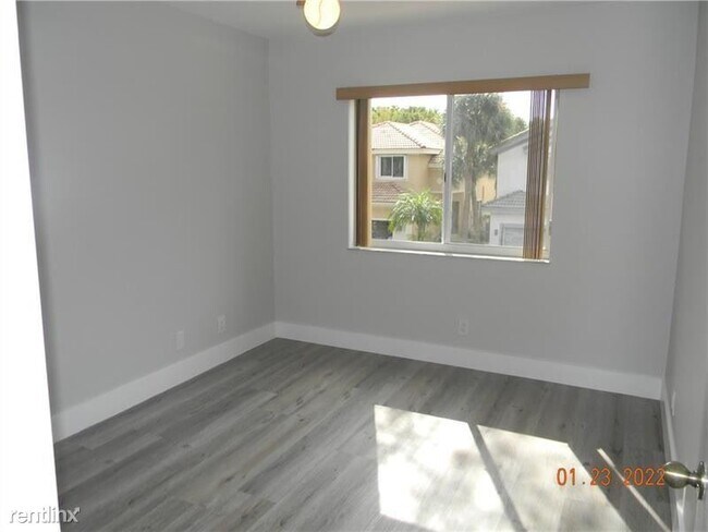 Foto del edificio - 4 br, 2.5 bath House - 10657 NW 1st St