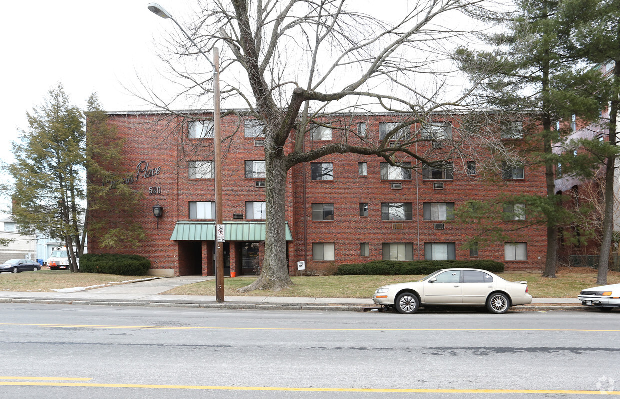 Building Photo - 590 Wethersfield Ave