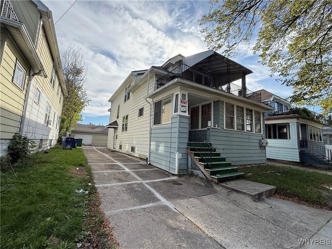 Building Photo - 549 Lisbon Ave
