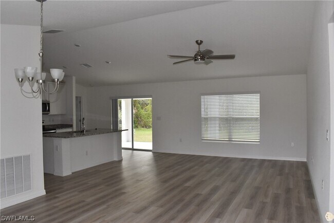 Building Photo - 1583 Glenan Rd