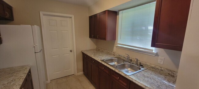 Foto del edificio - 7856 Sand St