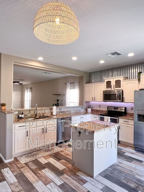 Building Photo - 17225 W Carmen Dr