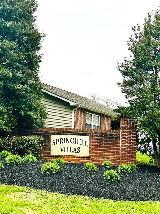 Foto del edificio - 947 Spring Park Rd